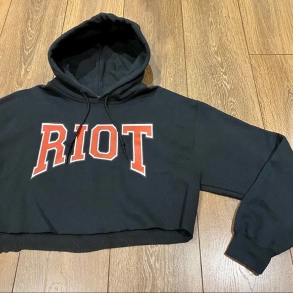 MISSGUIDED Women's Graphic Crop Hoodie in Black/Red│Size Small/Medium - Picture 15 of 17